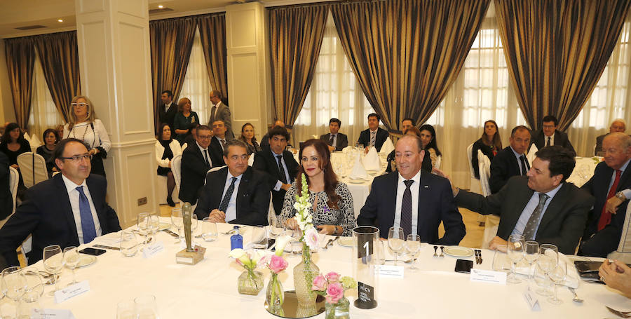 La CPOE entrega el premio a la trayectoria empresarial para celebrar su 40 aniversario