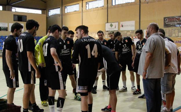Un BM Salamanca enrachado recibe al BM Cuatro Valles para mirar más arriba