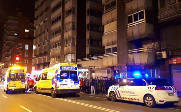 Fallece un conductor en pleno centro de León tras sufrir un infarto mientras circulaba