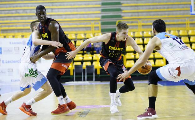 Derrota sin paliativos de La Antigua CB Tormes y nuevo colista del grupo (81-51)