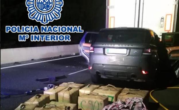 Detenido con 450 kilos de hachís y 28 de marihuana dentro de su coche tras sufrir un accidente