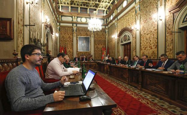 El consenso entre partidos permite aprobar las mociones en la Diputación