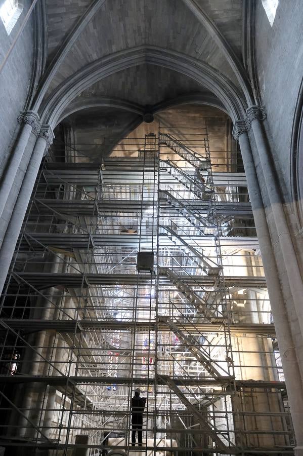 Limpieza de la iglesia Santa María de la Antigua de Valladolid