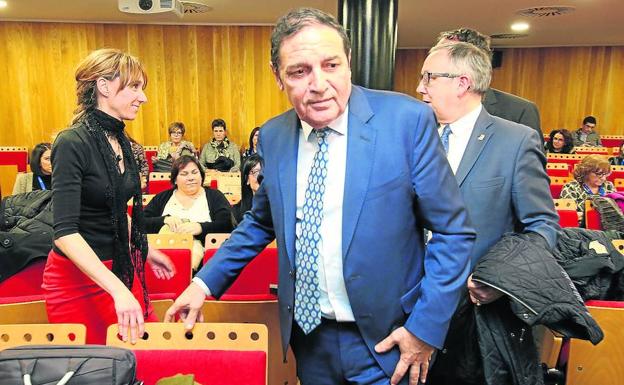 El consejero de Sanidad descarta que el Hospital de Segovia tenga radioterapia en 2019