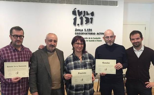 El vallisoletano Javier Tuero recoge el premio del I Certamen de Microrrelatos 'La sombra del ciprés'