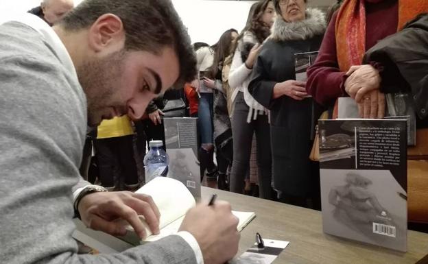 «Con la poesía puedes transmitir mucho en muy pocas palabras»