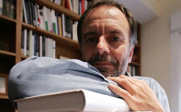 Antonio Soler: «La gente normal alberga ideas poco normales»