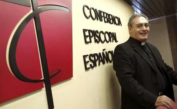 El escudo del nuevo obispo de Ávila incluye referencias a Santa Teresa de Jesús