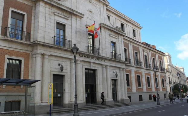 El abogado acusado de estafa pide su absolución ya que «no se me puede condenar por una minuta»