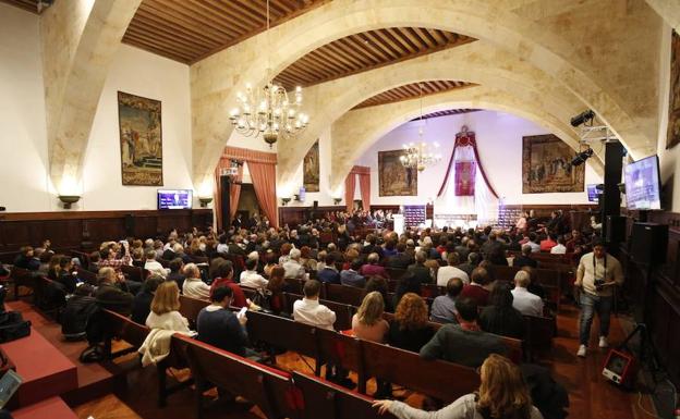 El rector invita a estudiar la «modificación y mejora» de la Constitución de 1978