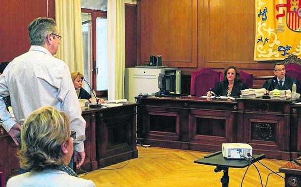 El fiscal mantiene la petición de cárcel para el exalcalde que autorizó pagar un máster con dinero público