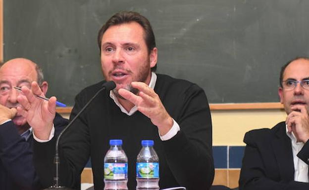 Puente siente «lástima» porque León de la Riva «no ha aprendido nada» y alivio porque Valladolid se ha «librado» de él