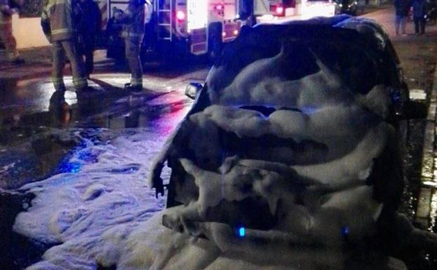 Arde un vehículo en la urbanización El Cotanillo, en Renedo de Esgueva
