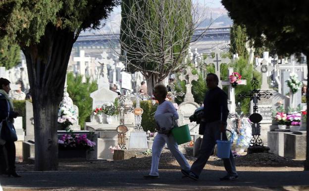 Los grupos políticos y Nevasa acuerdan congelar todas las tarifas funerarias de Valladolid para 2019