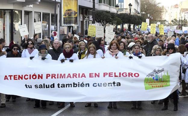 Cerca de 3.000 personas se manifiestan en Burgos en defensa de la Atención Primaria