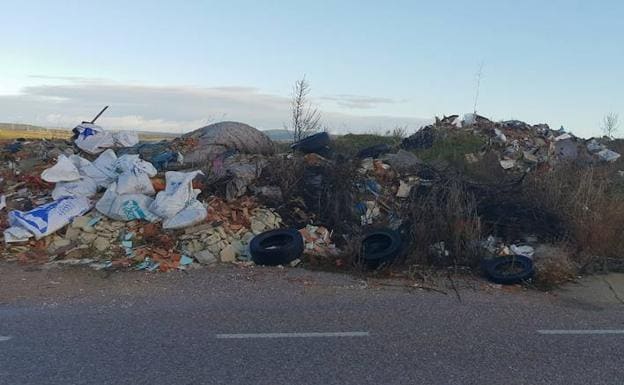 El Ayuntamiento de Ciudad Rodrigo autoriza sellar el vertedero de la carretera de Carpio