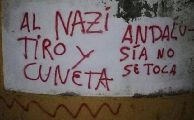 «Al nazi tiro y cuneta»: pintadas amenazantes en la casa de Morante de la Puebla