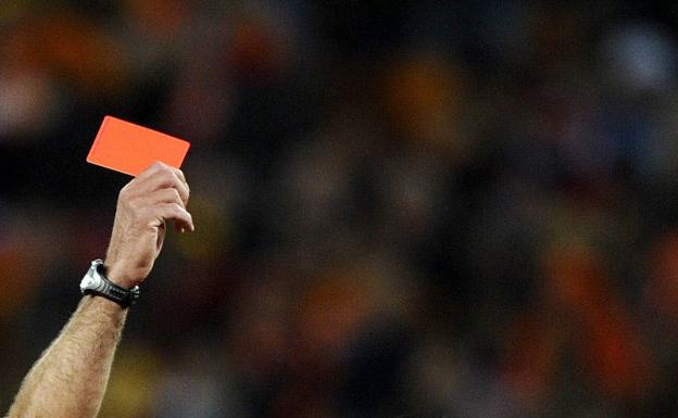 Una árbitra de fútbol regional refleja en el acta que la afición le mandó «a fregar» entre insultos