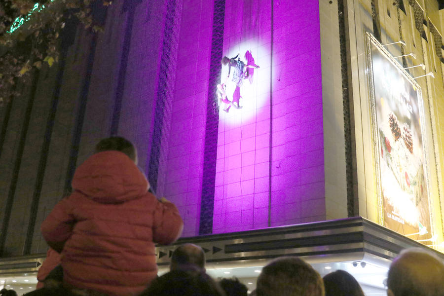 Espectacular llegada de Papá Noel a Valladolid