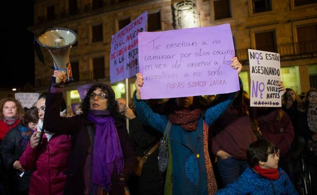 Más de 5.000 personas guardan en Zamora un minuto de silencio por Laura Luelmo y rugen contra la violencia machista
