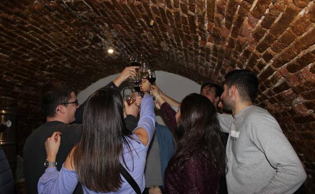 La Asociación Jóvenes por el Vino celebra en Tordesillas su primer aniversario con 300 personas