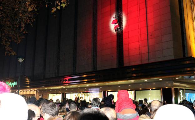 Espectacular llegada de Papá Noel a Valladolid