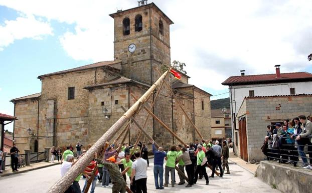 El significado del rito de pingar el mayo