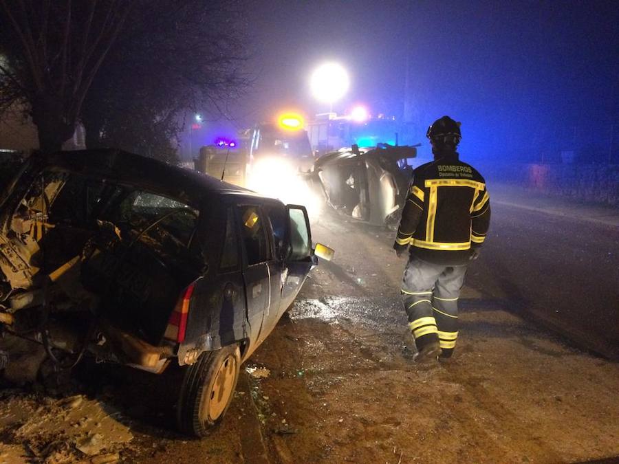 Herido grave al chocar contra otro turismo aparcado en la localidad vallisoletana de Villabrágima