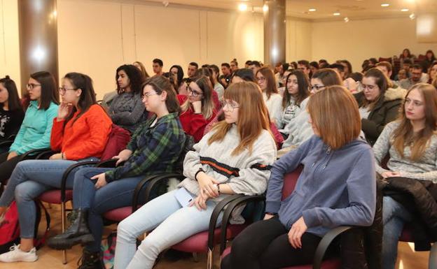 Los empresarios de la Tierra de Pinares instruyen a los jóvenes