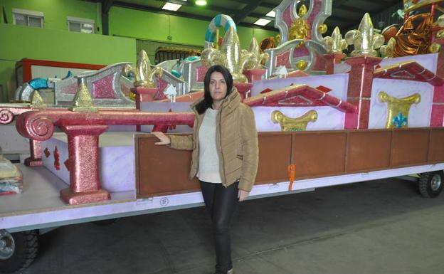 Santa Marta renueva las carrozas de los Reyes Magos en la cabalgata