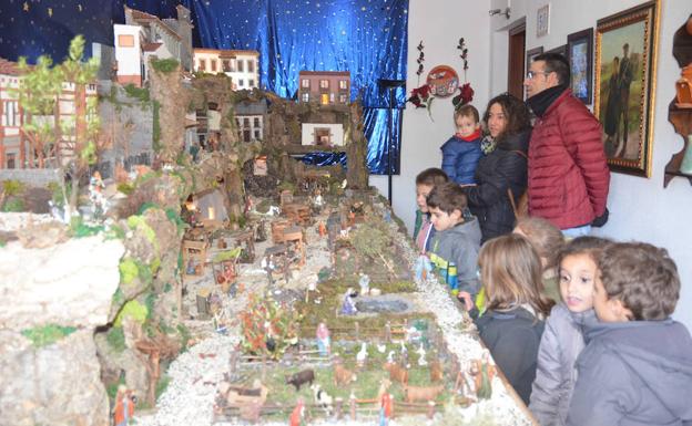 Las casas de Fuenteguinaldo se integran en un particular belén