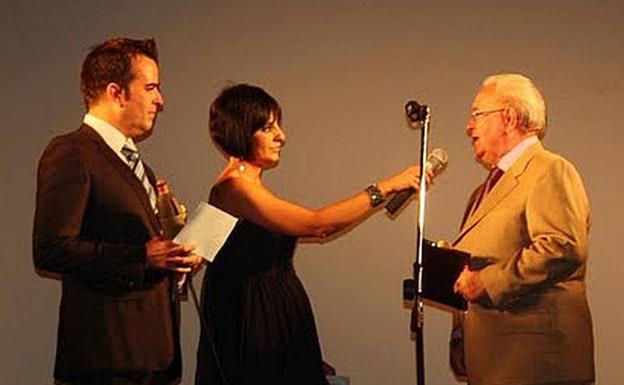 Nava despide a Pedro González, maestro de la localidad durante décadas y juez de paz