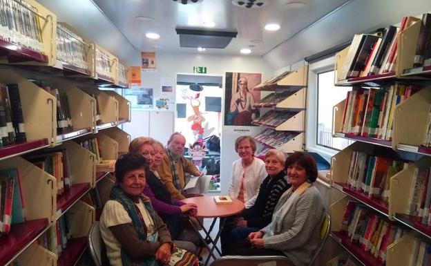 Bercimuel celebra las 'Lecturas entre amigos' con los bibliobuses