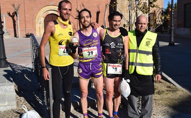 Juan Bueno y María Mercedes Pila se imponen en la VII Carrera del Roscón de Paradinas de San Juan