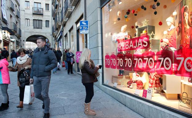 El comercio afronta las rebajas con un leve optimismo y prevé subir sus ventas un 5%