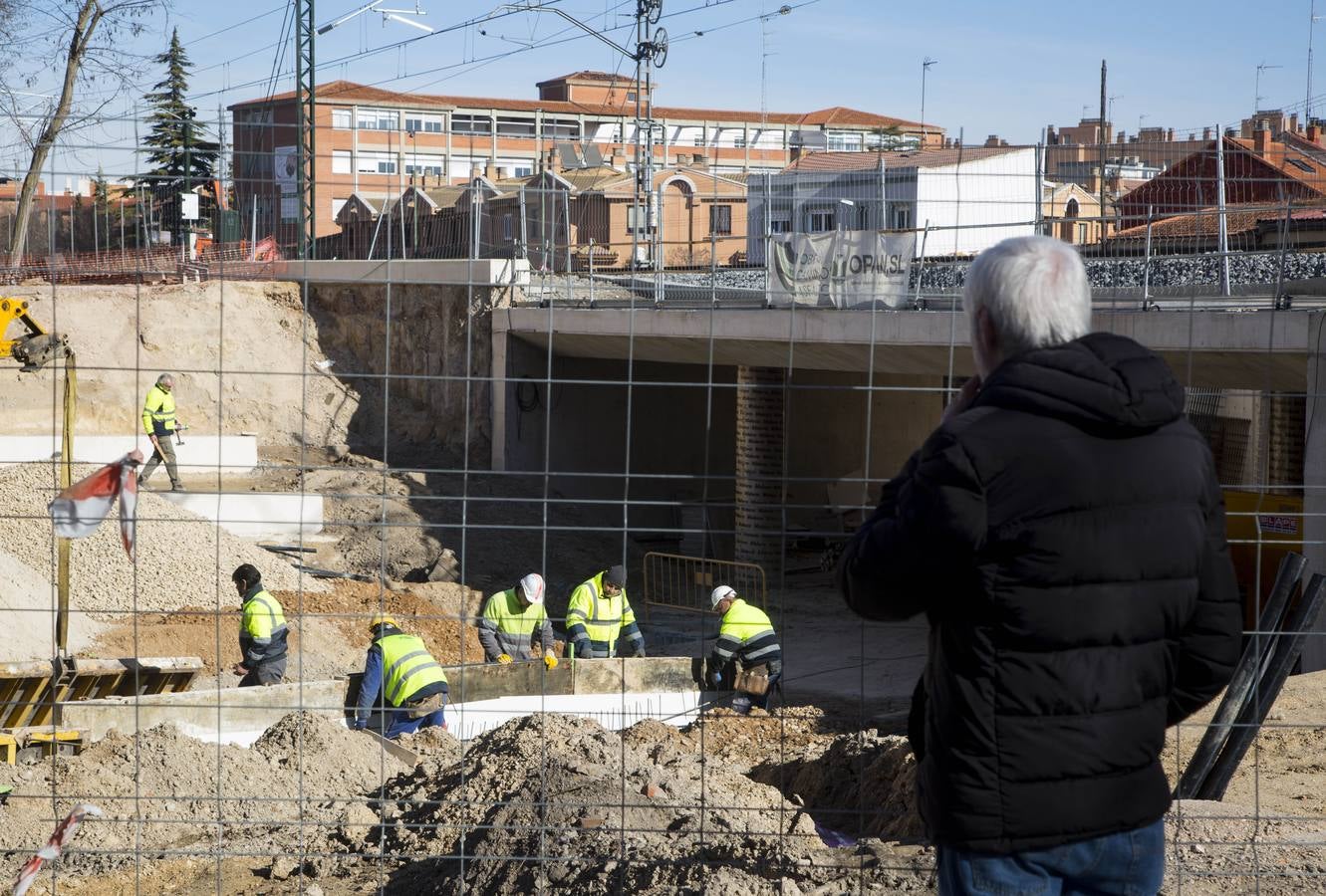 Obras del túnel bajo las vías en Pilarica