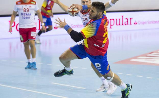 Abel Serdio, con pie y medio en el Barcelona