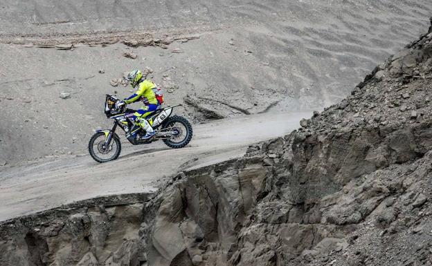 Santolino firma su primer 'top ten' y se mantiene entre los mejores del Dakar