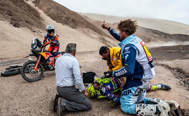 Santolino tiene varias costillas rotas pero ninguna lesión vital tras su caída en el Dakar