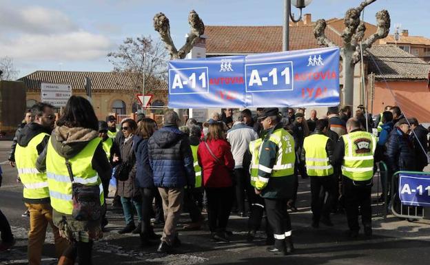 Nueva concentración en Peñafiel para reclamar la construcción de la A-11