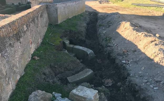 Las obras del adarve de Ciudad Rodrigo sacan a la luz una escalera de un palacio