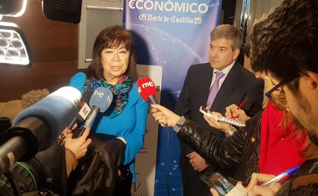 La presidenta del PSOE, Cristina Narbona, en el Foro Económico de El Norte