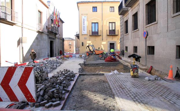 La calle San Juan volverá a estar abierta al tráfico en los dos sentidos a fin de mes