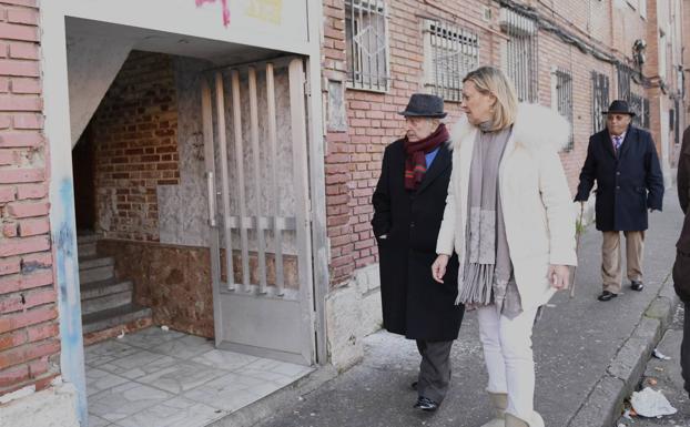 Pilar del Olmo, en Las Viudas: «Para abordar los problemas de la zona hay que venir aquí»