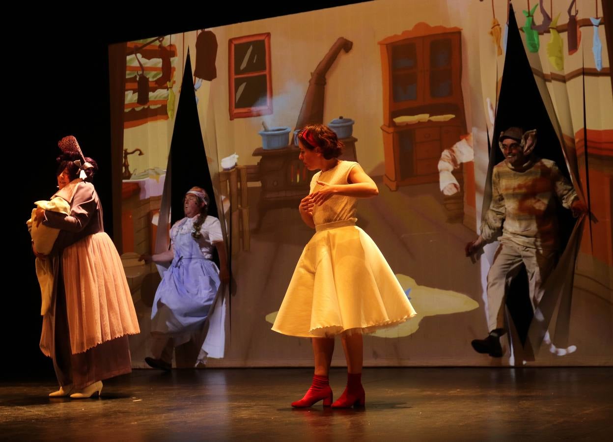 Teloncillo ensaya 'Alicia' en el LAVA