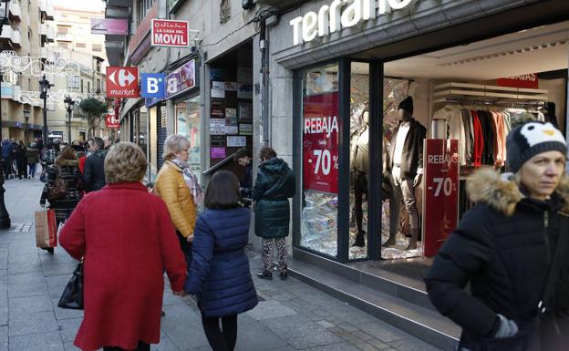 AESCO califica de «discretas y moderadas» las ventas en los primero días de las rebajas