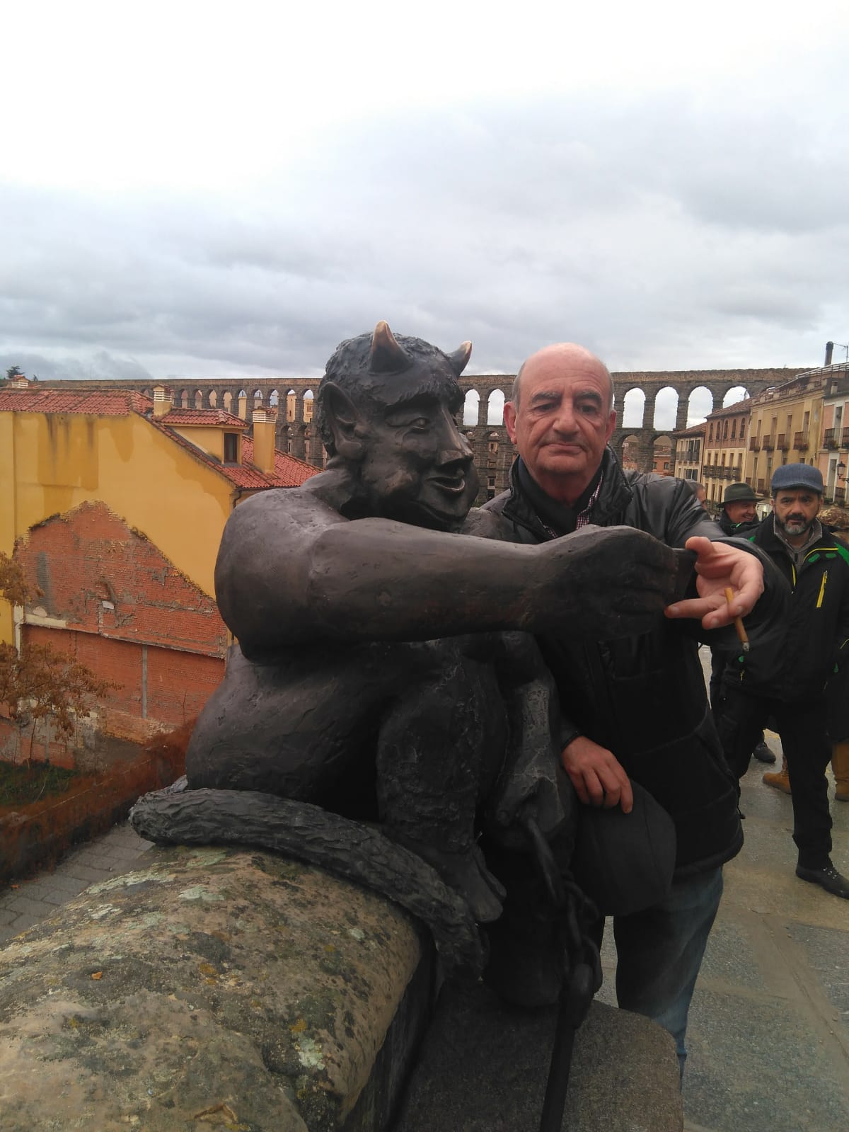 Los 'selfies' de los lectores de El Norte de Castilla con el diablillo de Segovia
