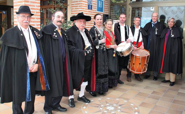 Migueláñez recibe a los Amigos de la Capa