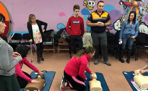 La Agrupación Local de Protección Civil celebra un taller sobre primeros auxilios