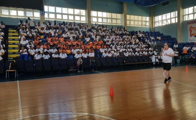 El salmantino José Ignacio Hernández imparte un clinic para entrenadores en Santo Domingo